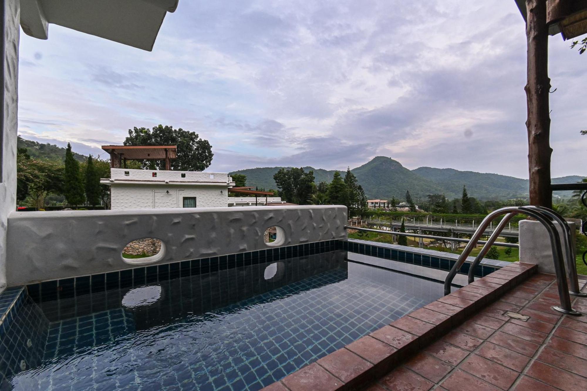 Swiss Valley Hip Resort Суан Фунг Стая снимка